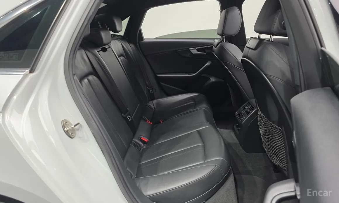 Фото 12 - Audi A4