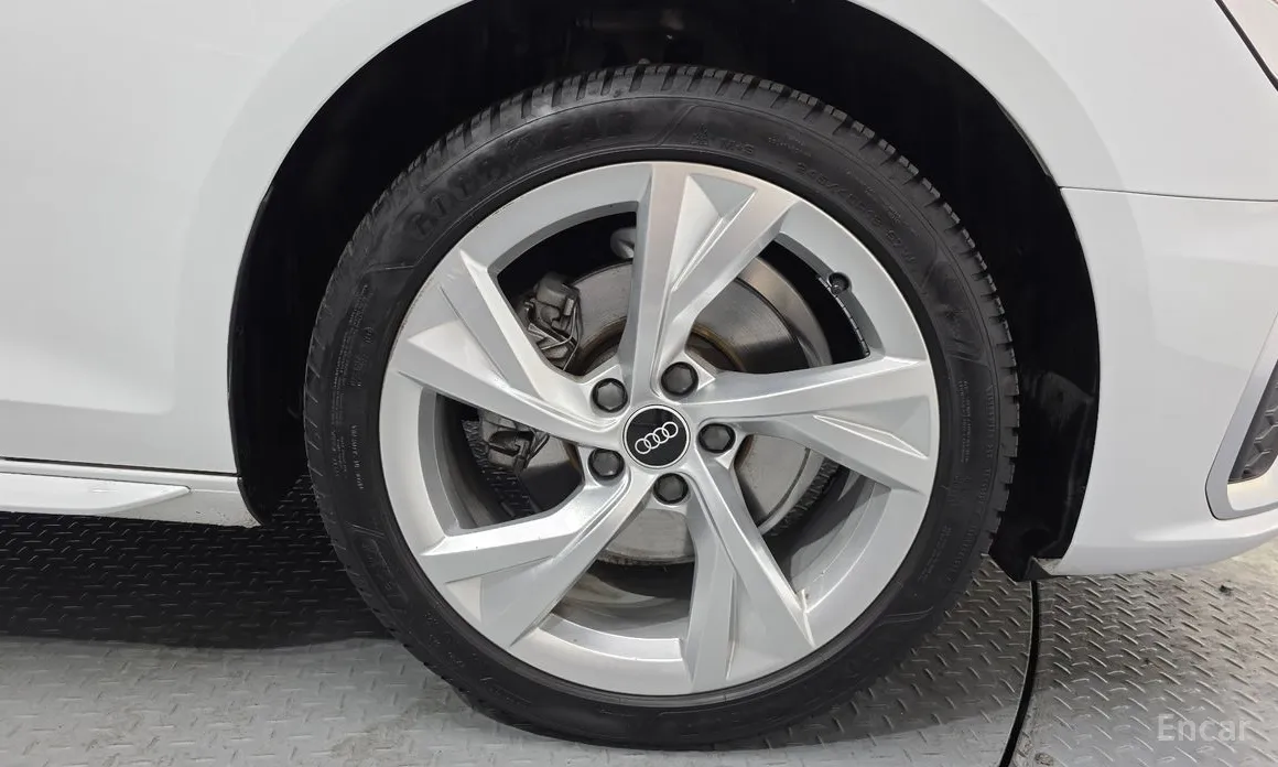 Фото 5 - Audi A4