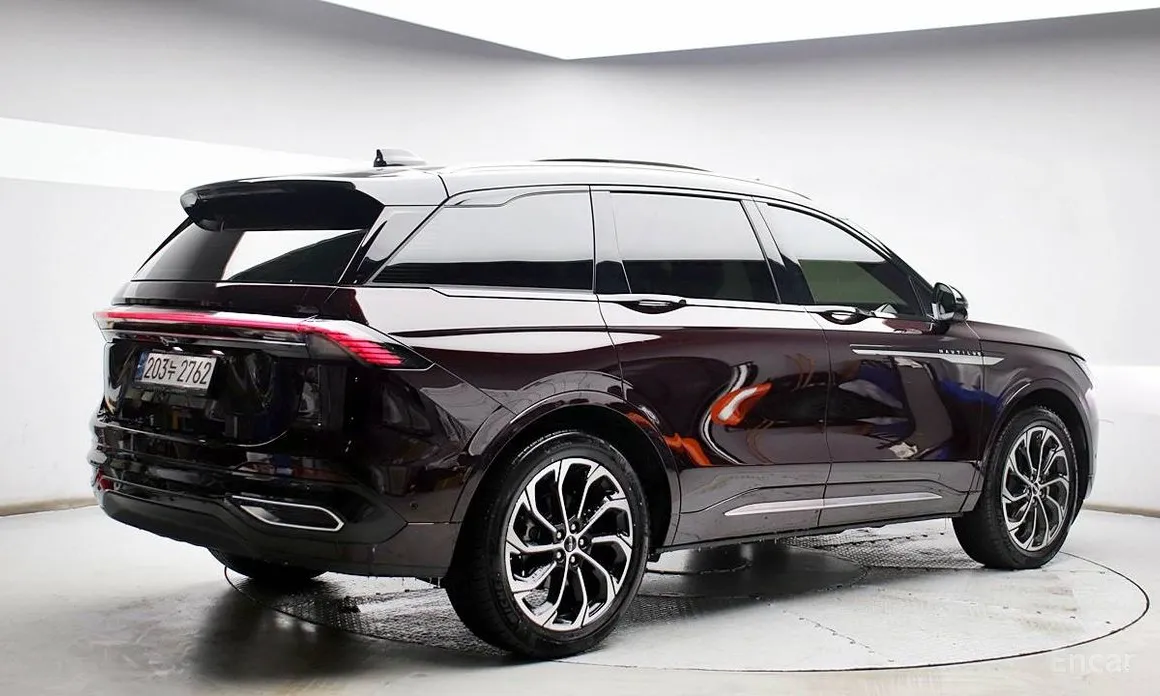 Фото 2 - Lincoln Nautilus