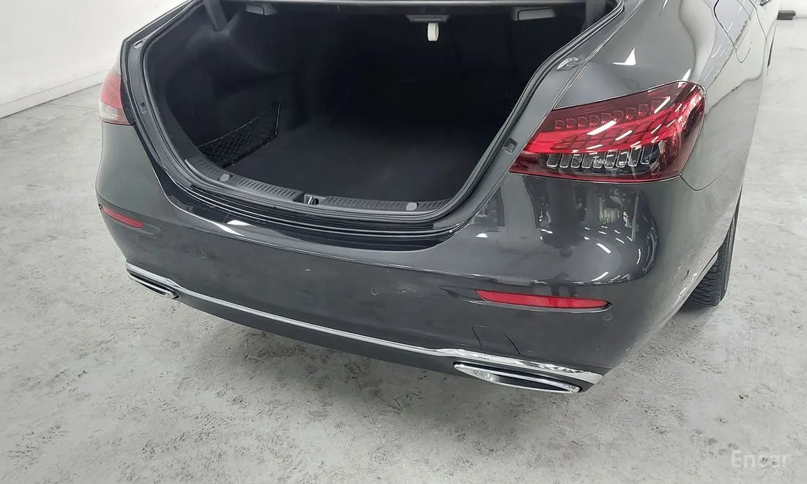 Фото 11 - Mercedes-Benz E-Class