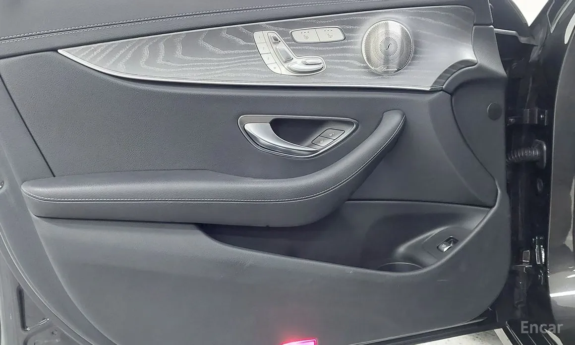 Фото 15 - Mercedes-Benz E-Class