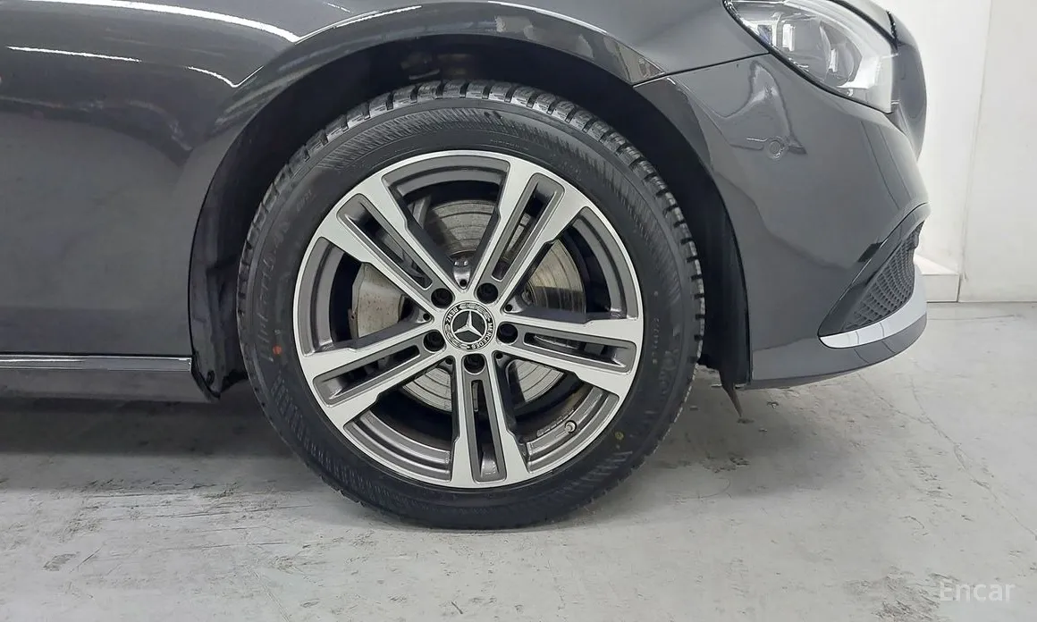 Фото 5 - Mercedes-Benz E-Class