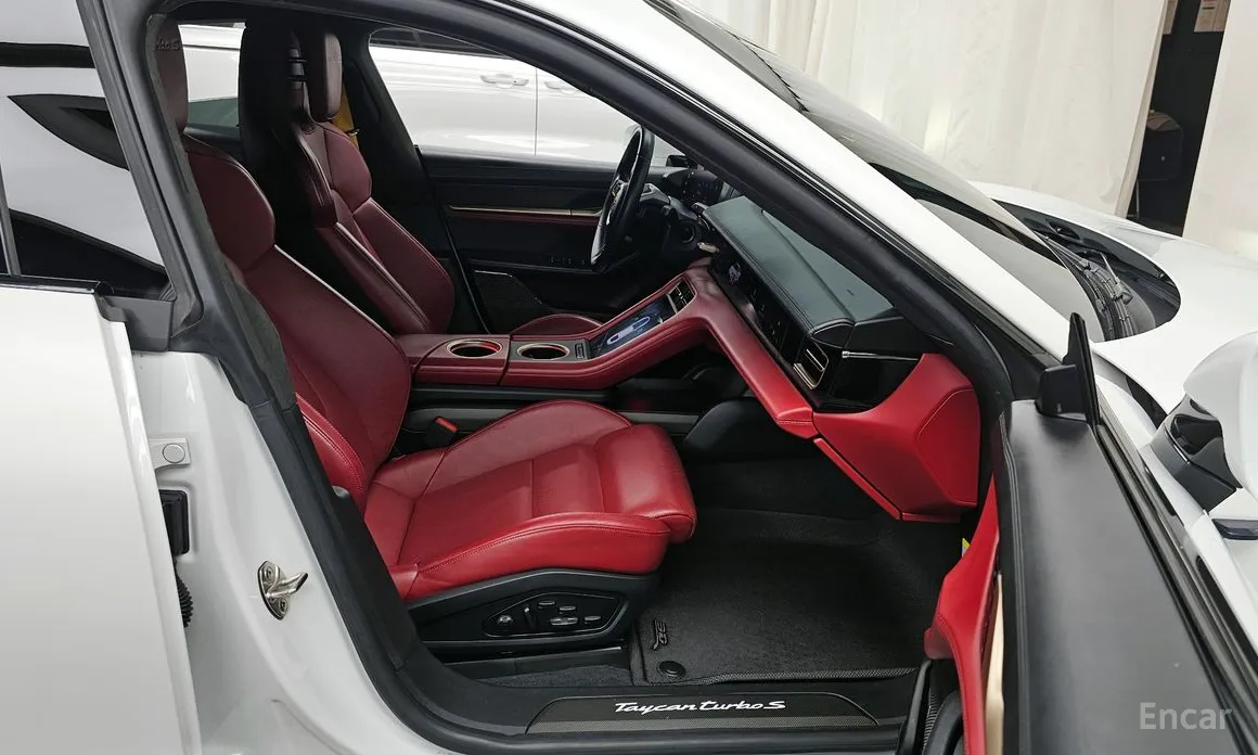 Фото 11 - Porsche Taycan