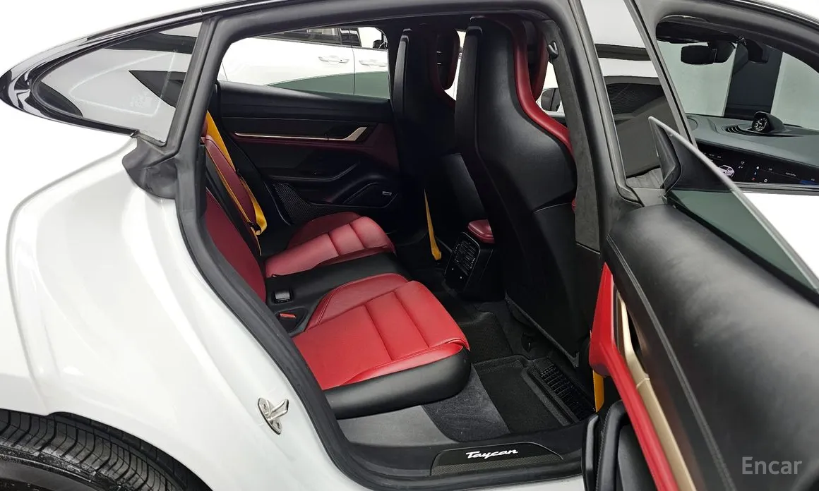 Фото 13 - Porsche Taycan