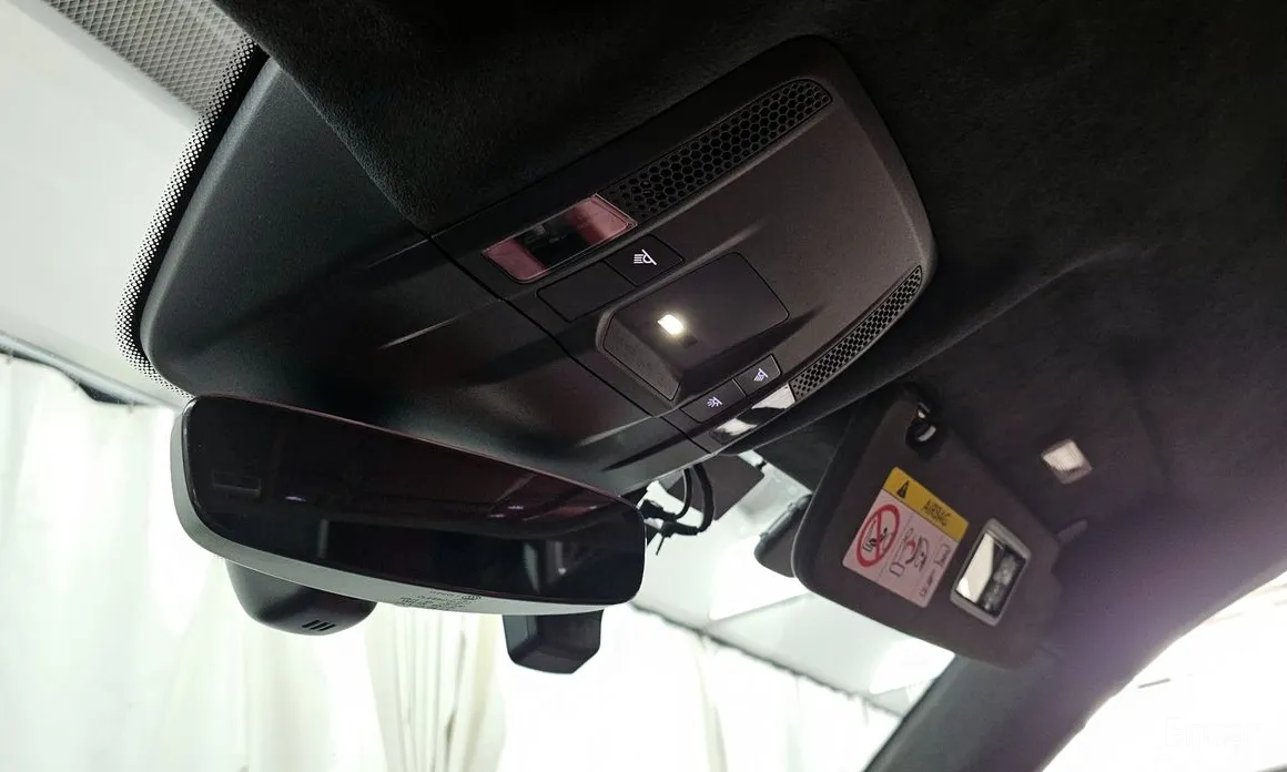 Фото 17 - Porsche Taycan