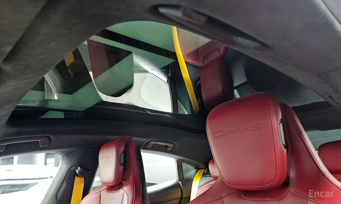 Фото 18 - Porsche Taycan