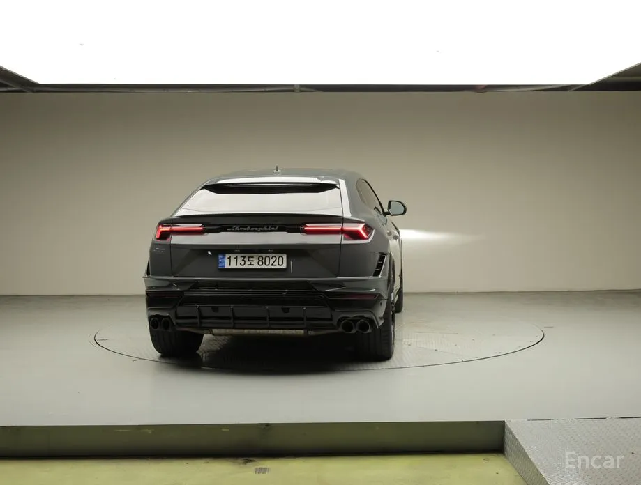 Фото 4 - Lamborghini Urus