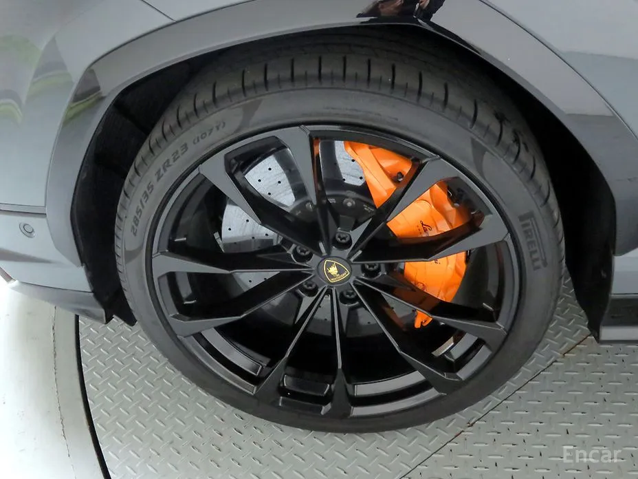 Фото 5 - Lamborghini Urus