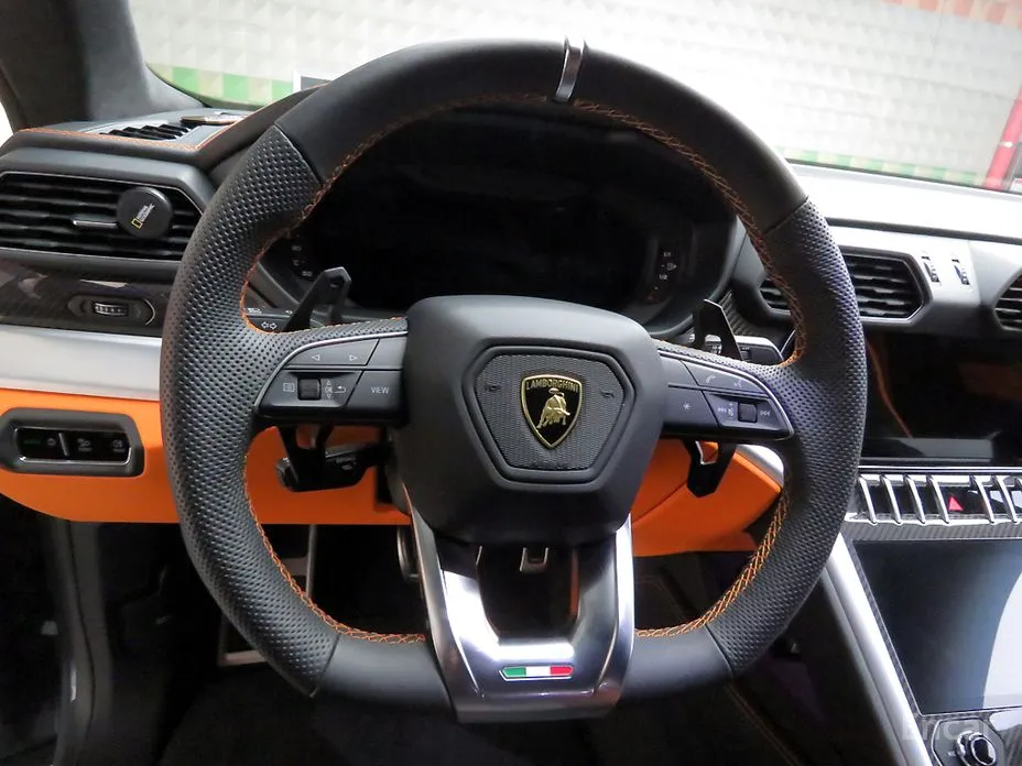 Фото 9 - Lamborghini Urus