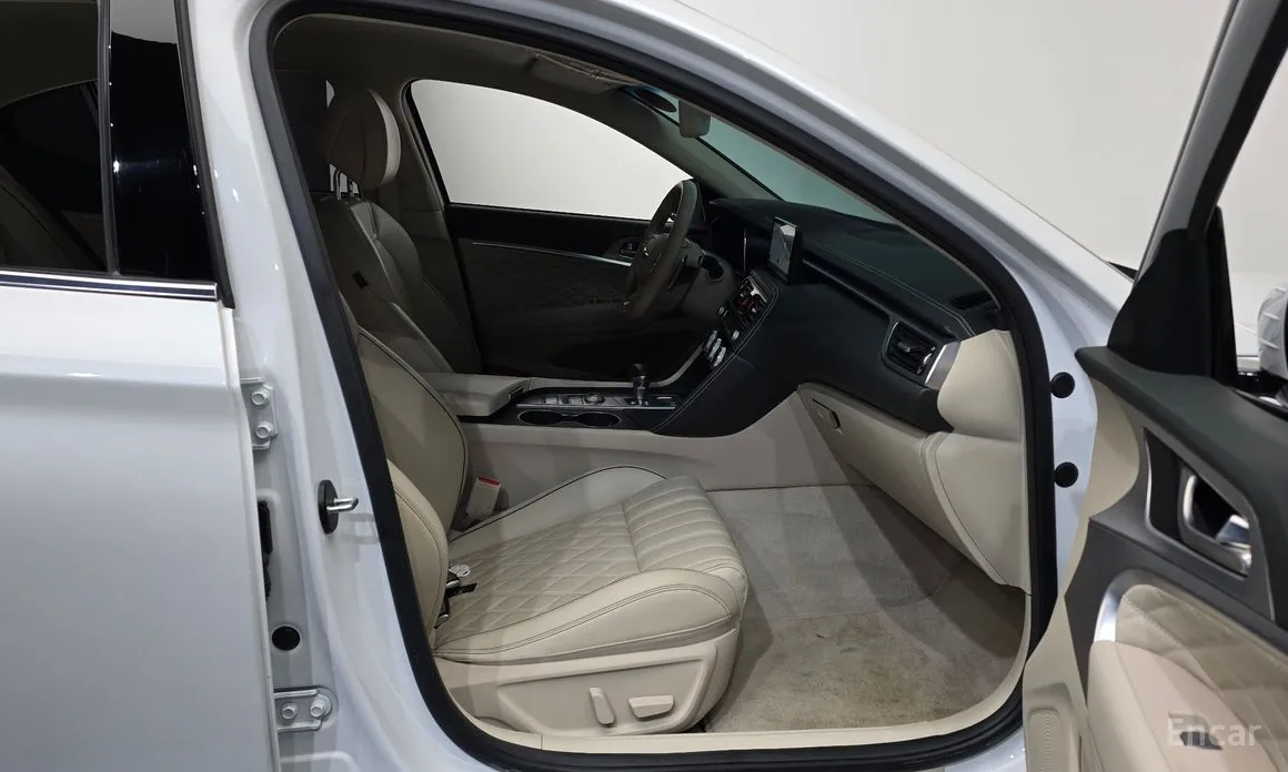 Фото 11 - Genesis G70