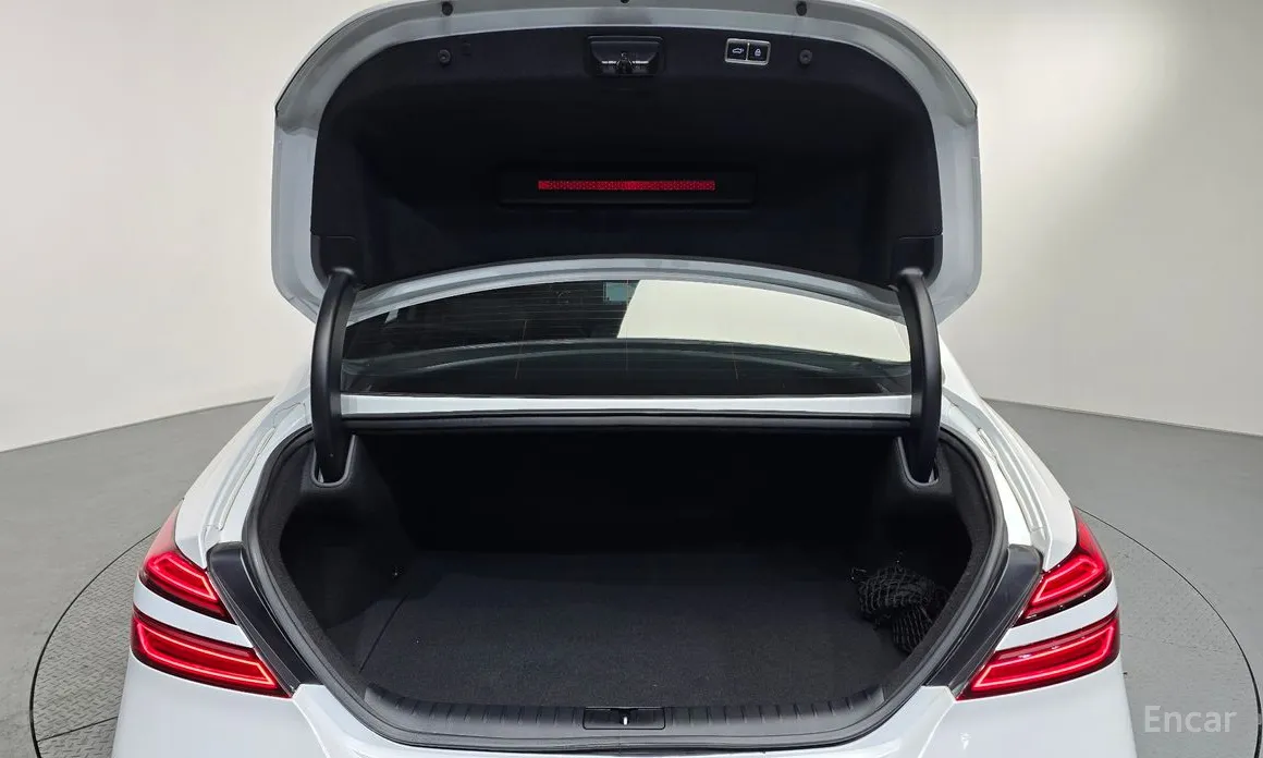 Фото 20 - Genesis G70