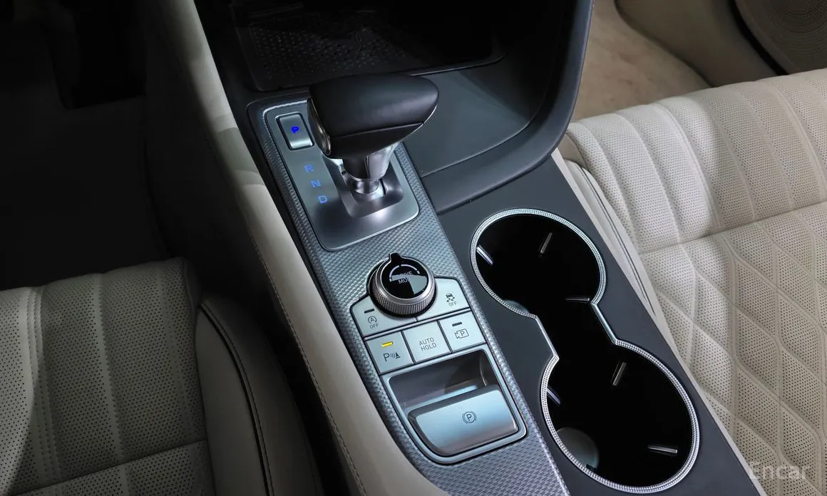 Фото 9 - Genesis G70