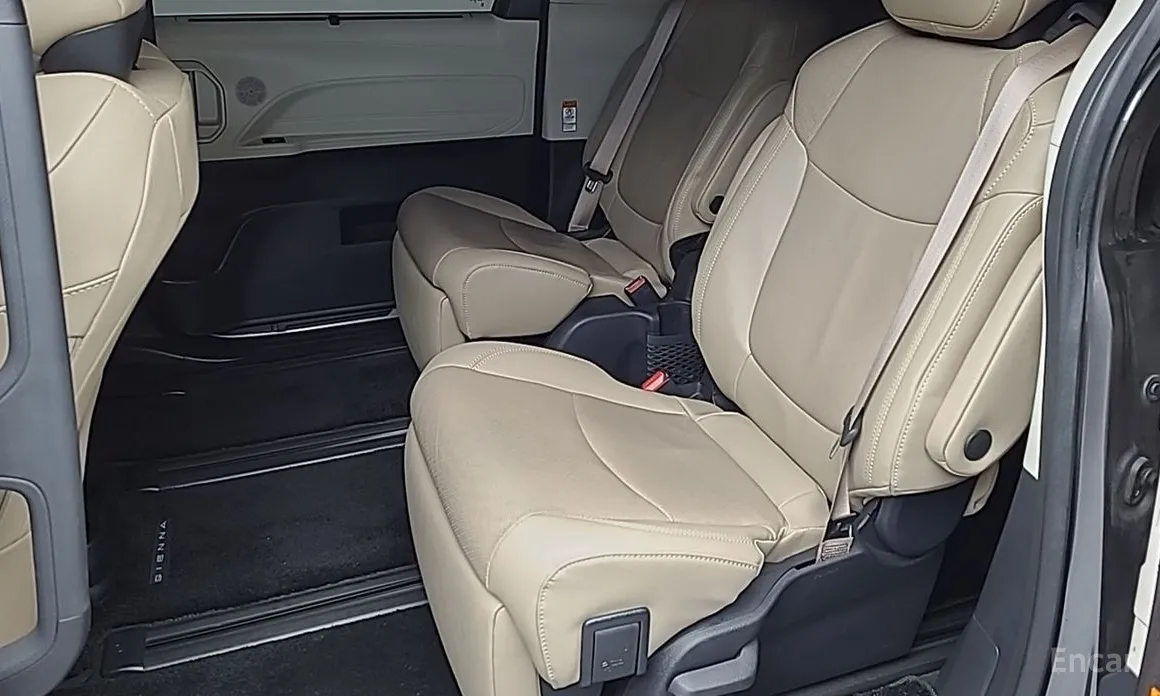 Фото 10 - Toyota Sienna