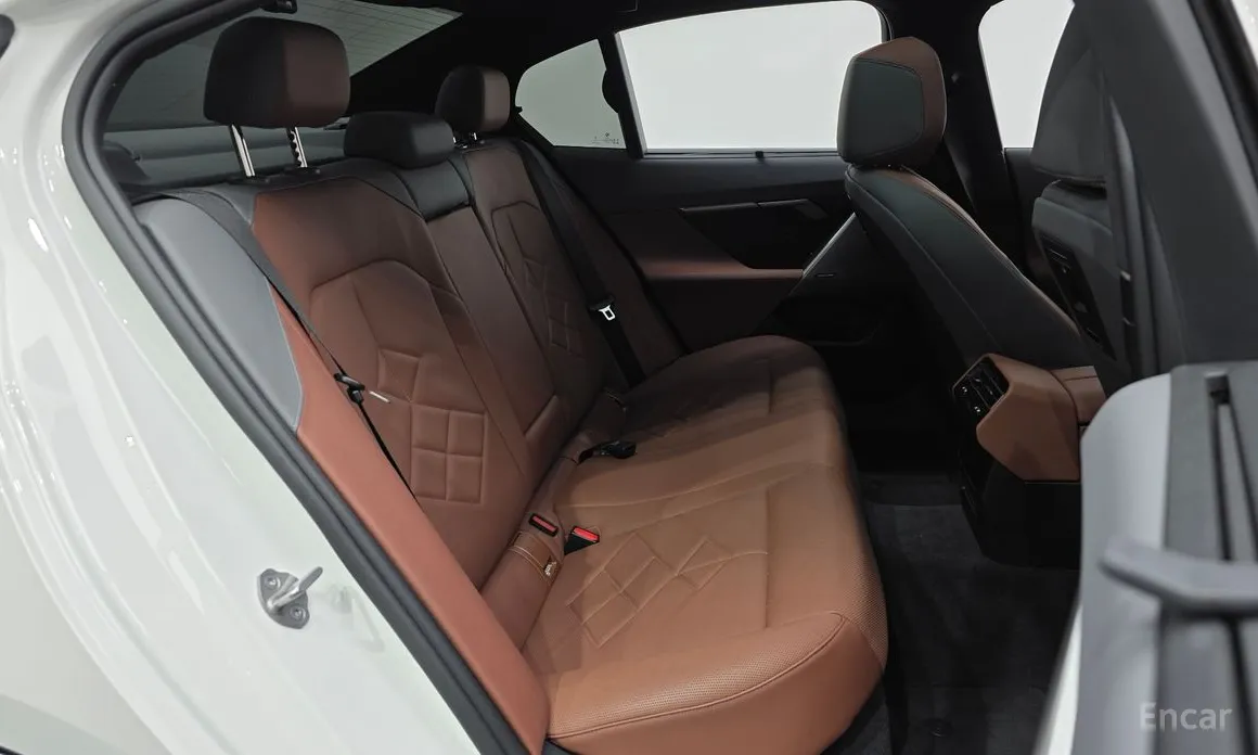 Фото 12 - BMW 5 Series