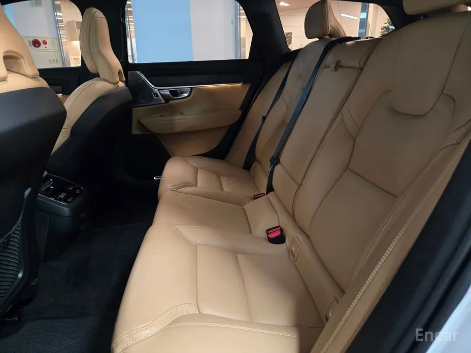 Фото 11 - Volvo V90