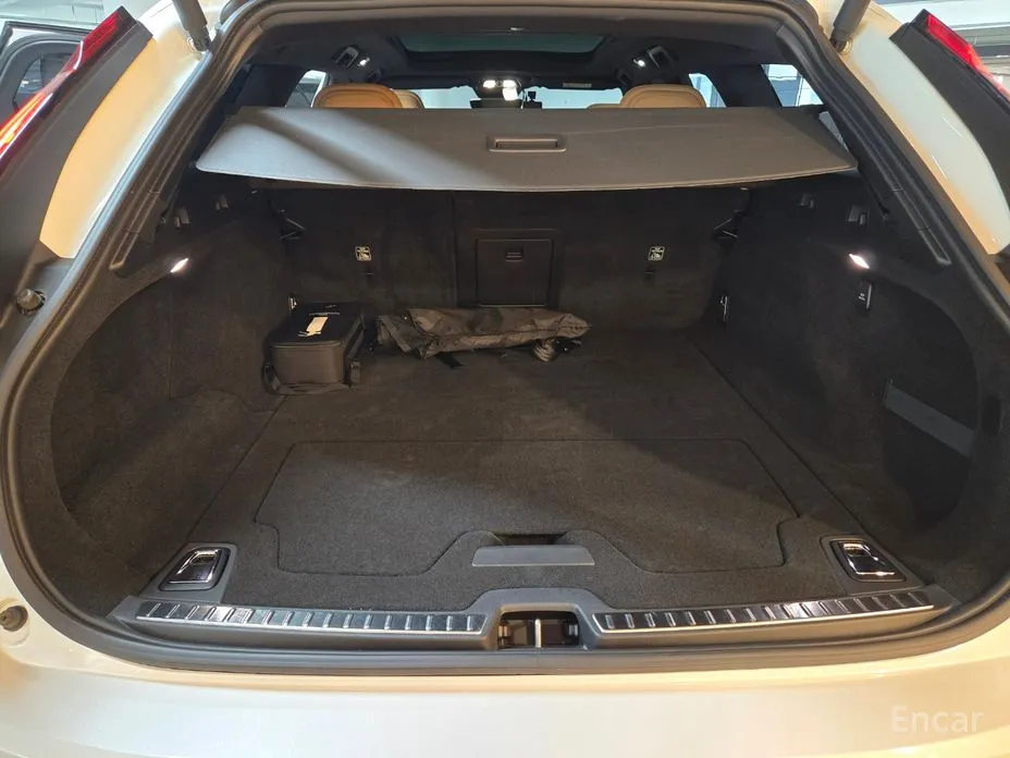 Фото 15 - Volvo V90