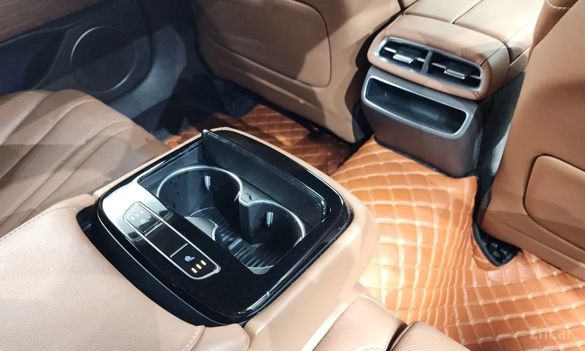 Фото 18 - Genesis G80