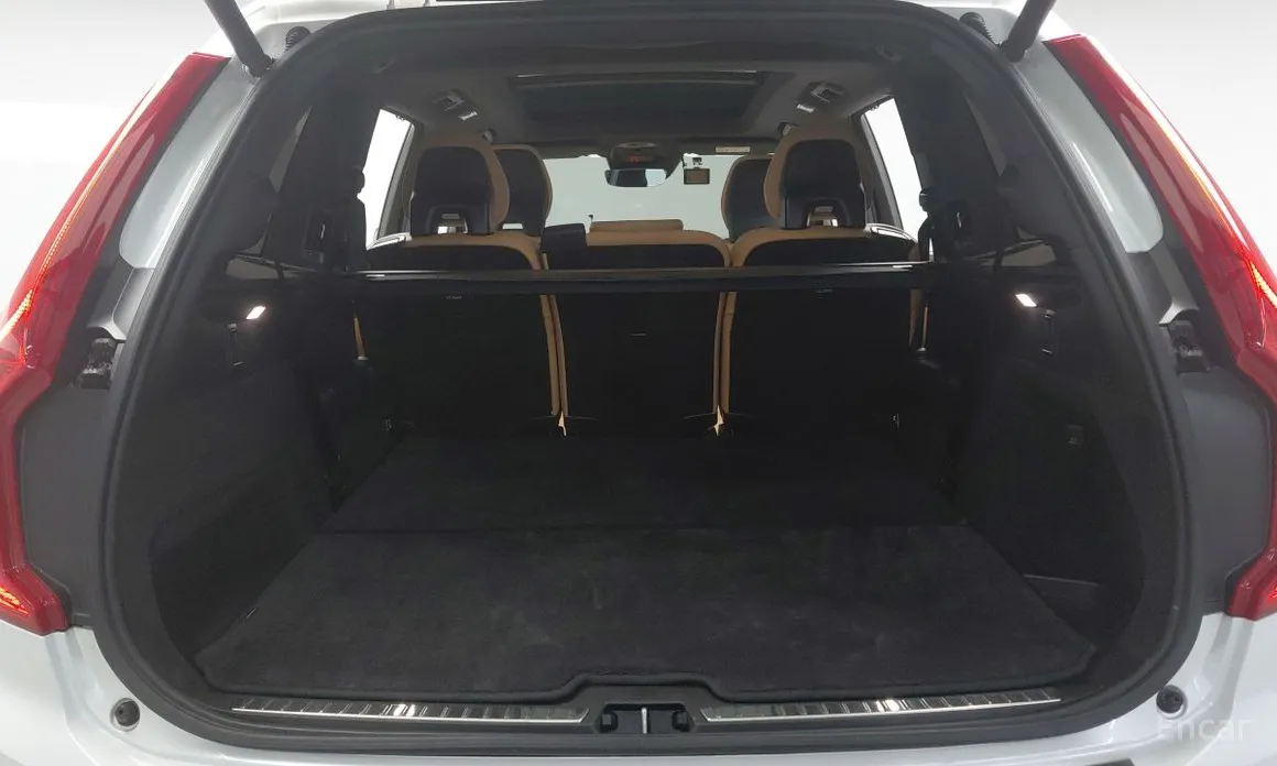 Фото 10 - Volvo XC90