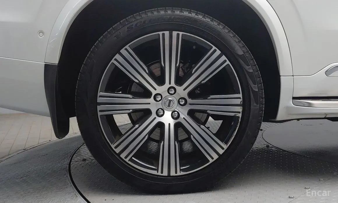 Фото 8 - Volvo XC90
