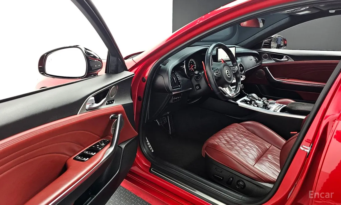 Фото 11 - Kia Stinger