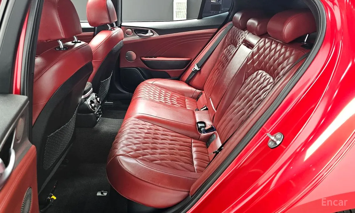 Фото 12 - Kia Stinger