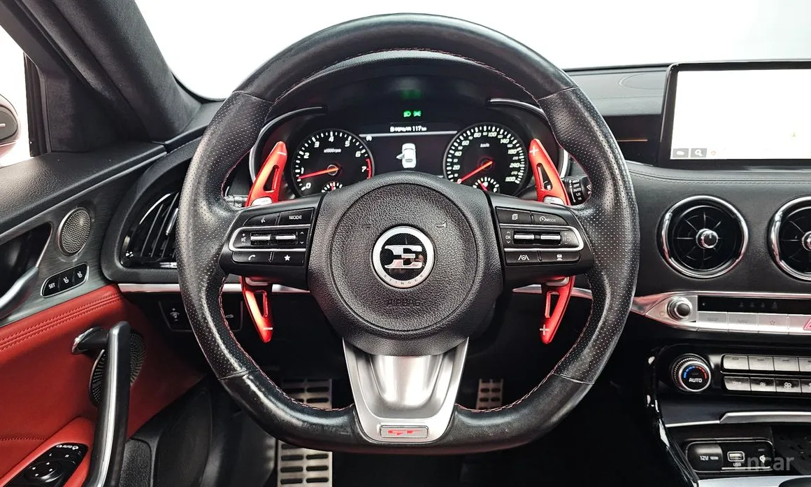 Фото 13 - Kia Stinger