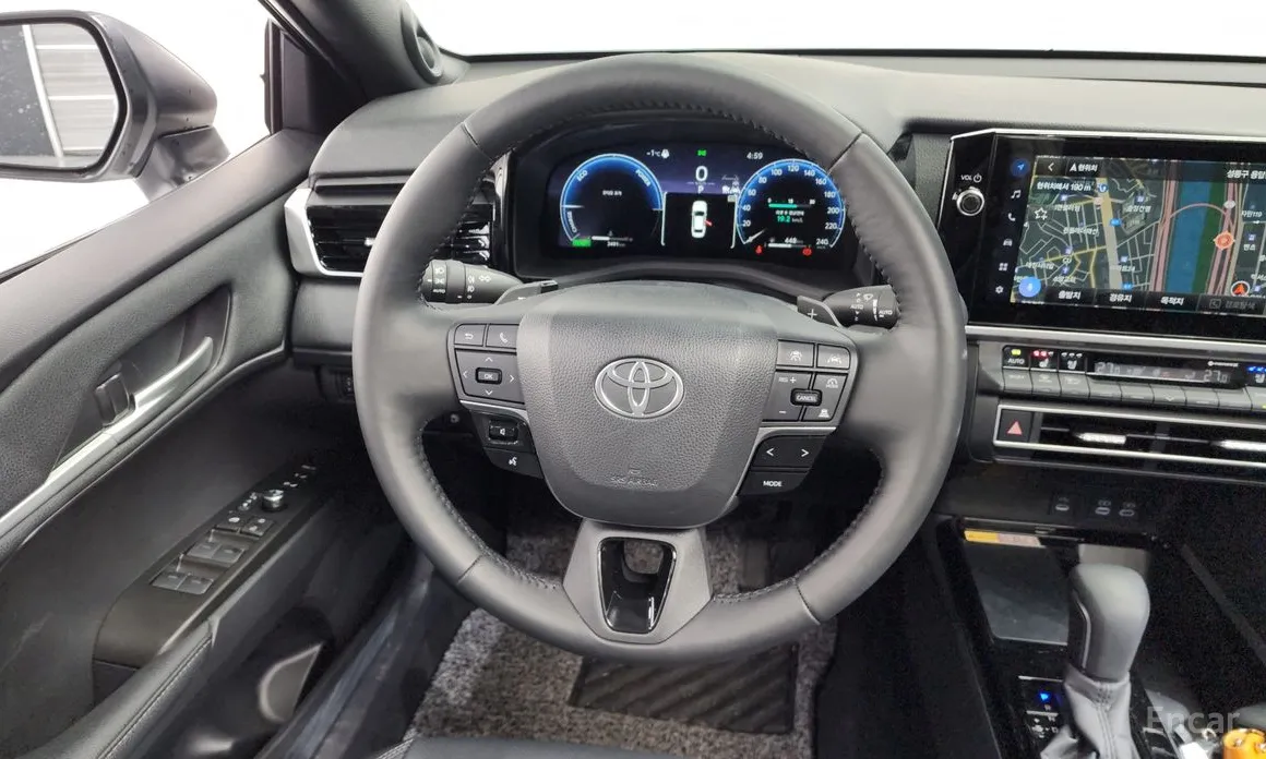 Фото 13 - Toyota Camry