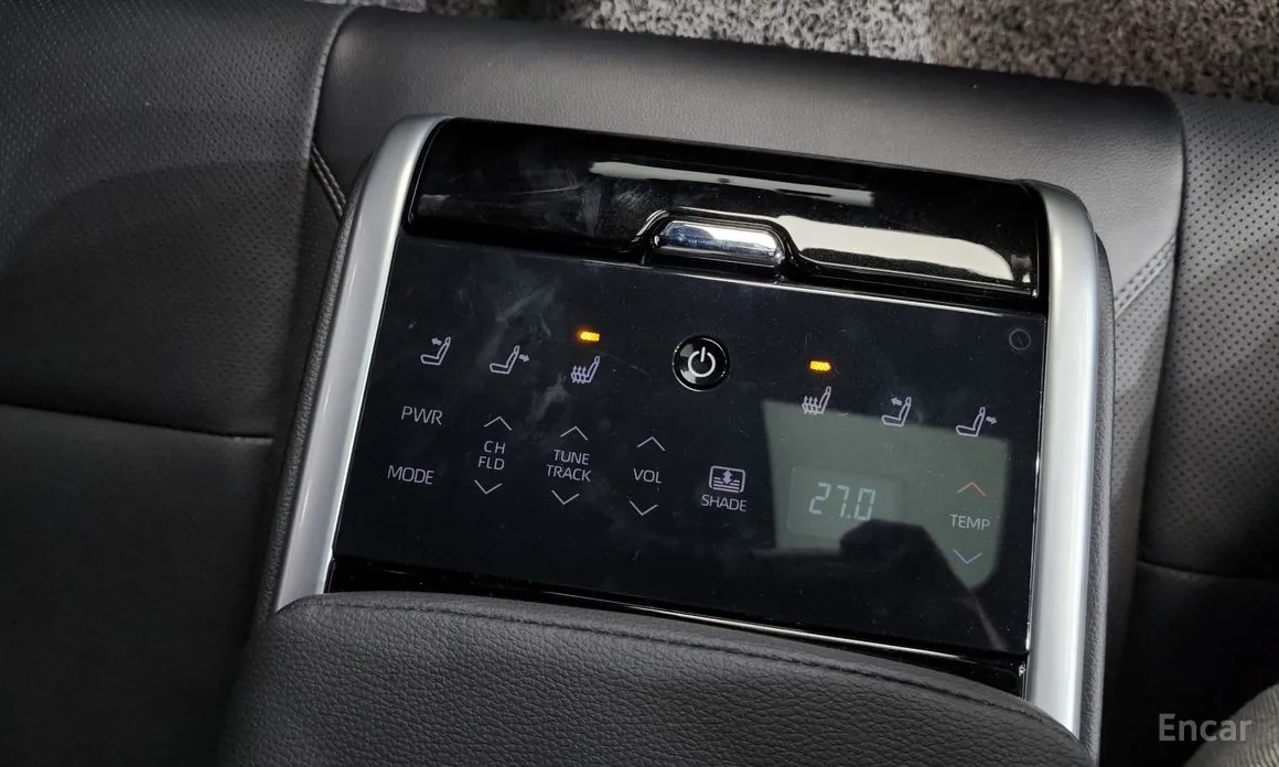 Фото 19 - Toyota Camry