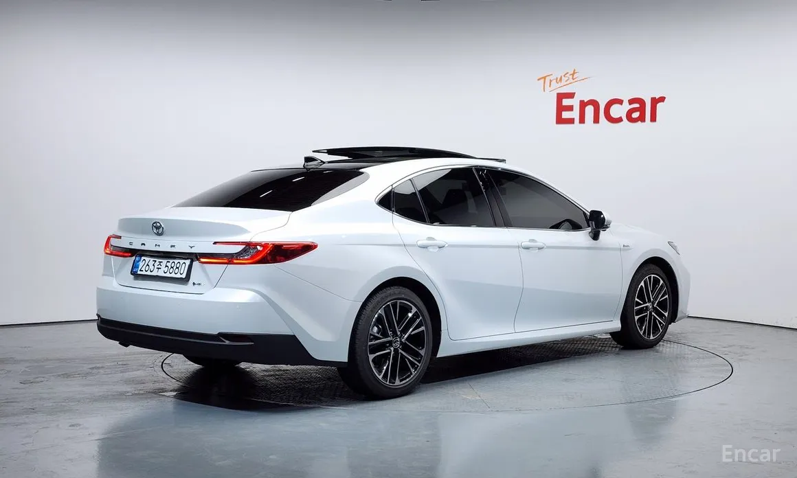Фото 2 - Toyota Camry