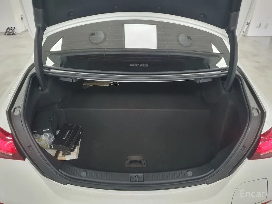 Фото 11 - Mercedes-Benz E-Class