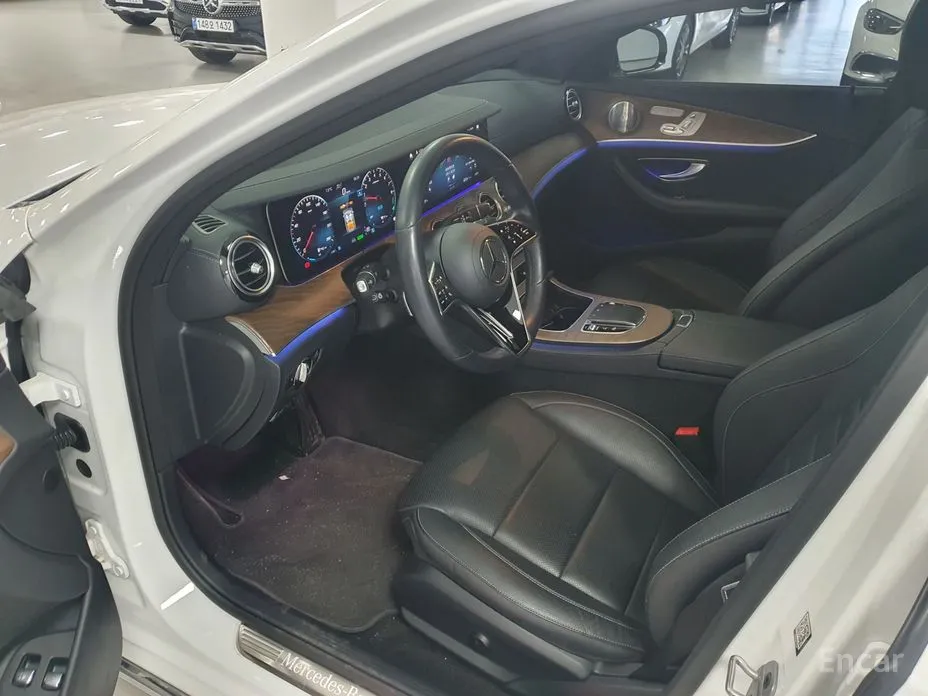 Фото 13 - Mercedes-Benz E-Class