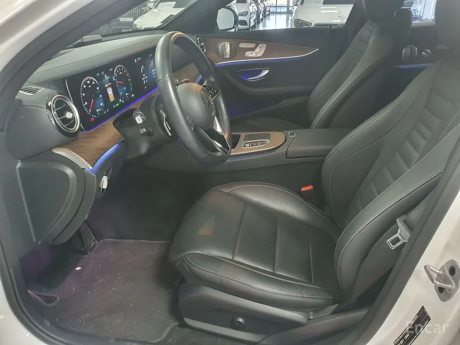 Фото 14 - Mercedes-Benz E-Class