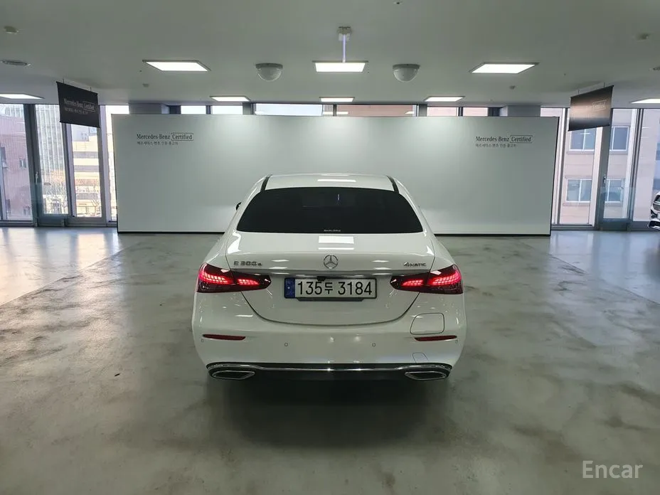 Фото 4 - Mercedes-Benz E-Class