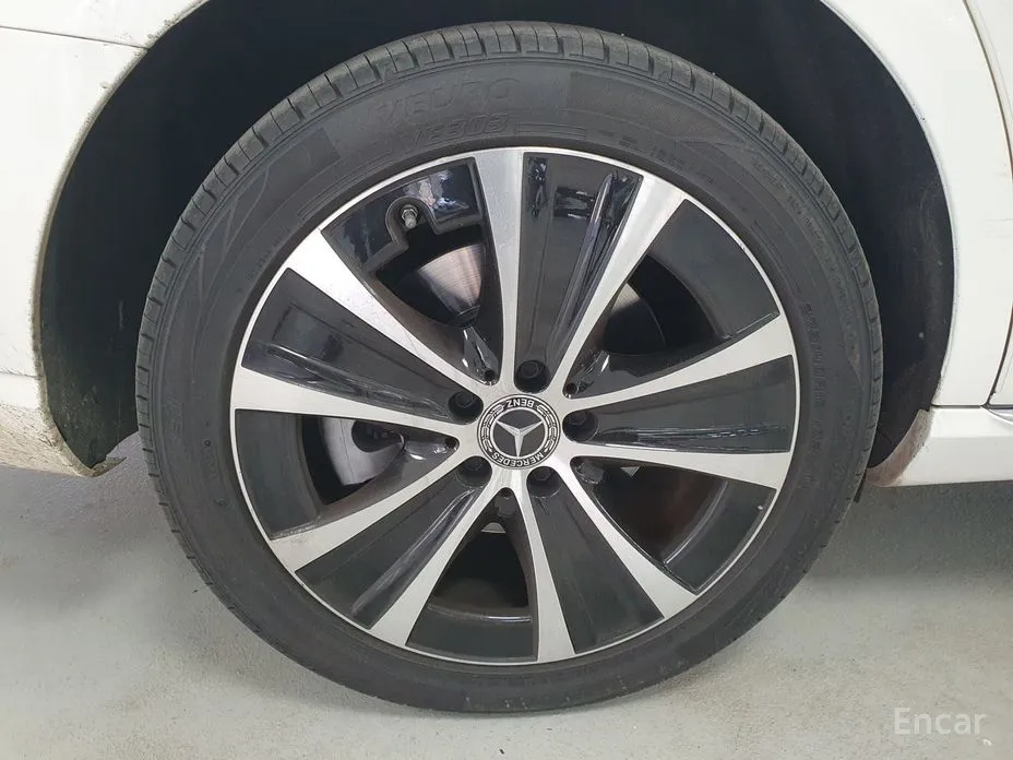 Фото 5 - Mercedes-Benz E-Class