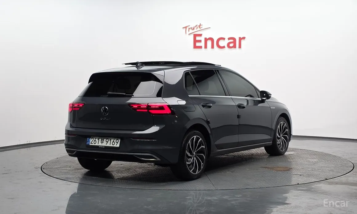 Фото 2 - Volkswagen Golf