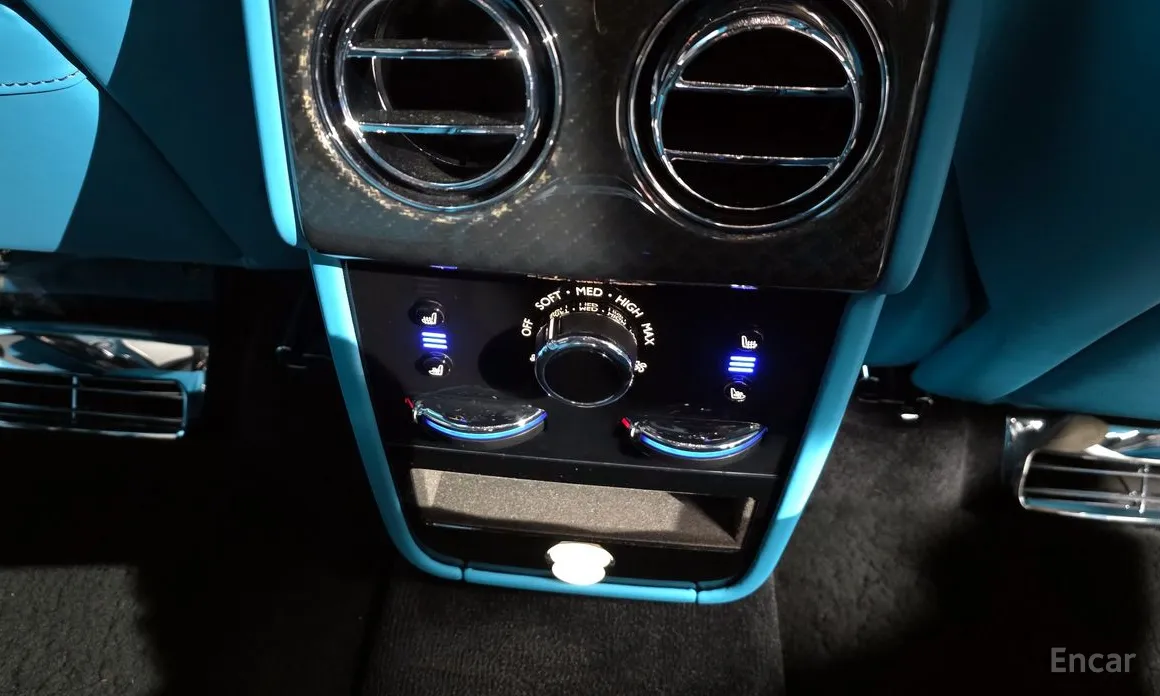 Фото 19 - Rolls-Royce Cullinan