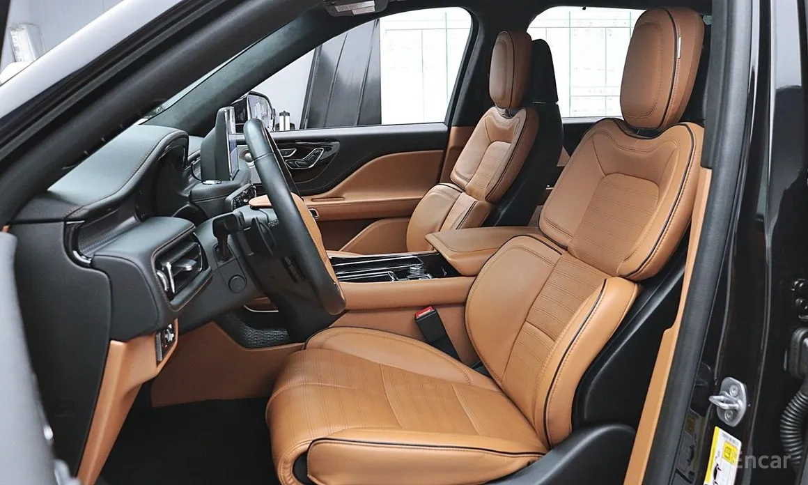 Фото 17 - Lincoln Aviator