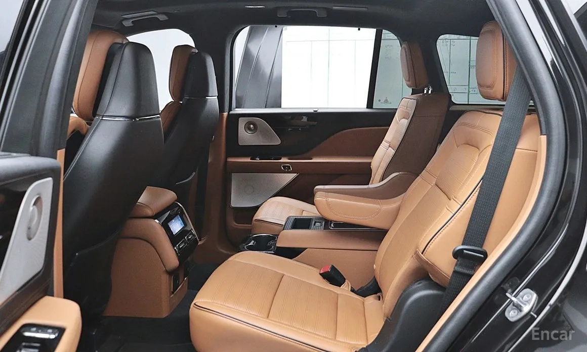 Фото 18 - Lincoln Aviator