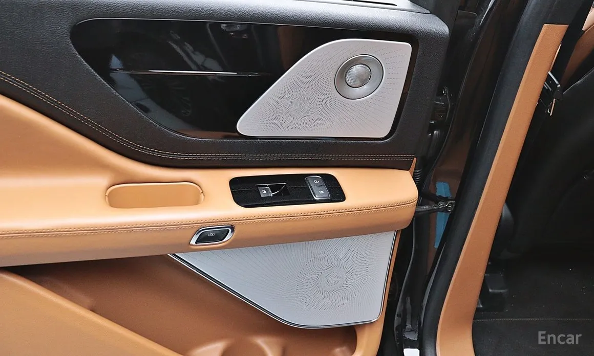 Фото 20 - Lincoln Aviator