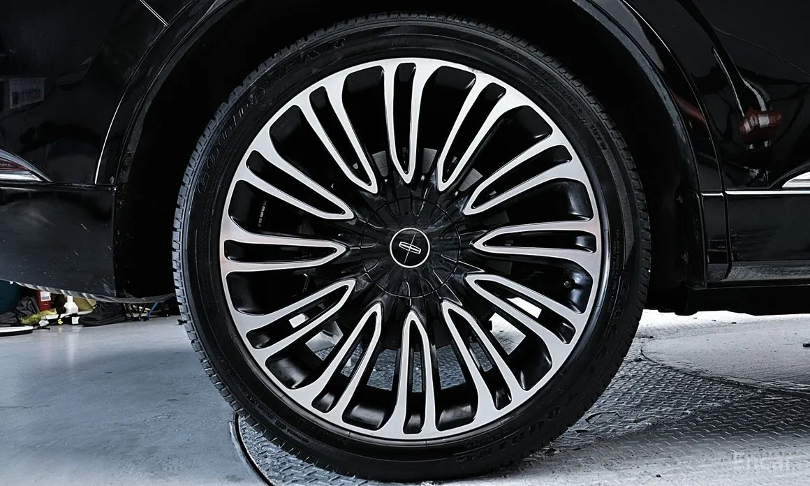 Фото 6 - Lincoln Aviator