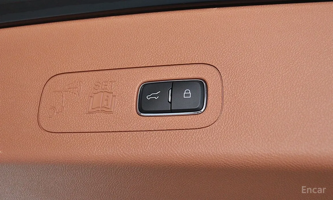 Фото 8 - Lincoln Aviator