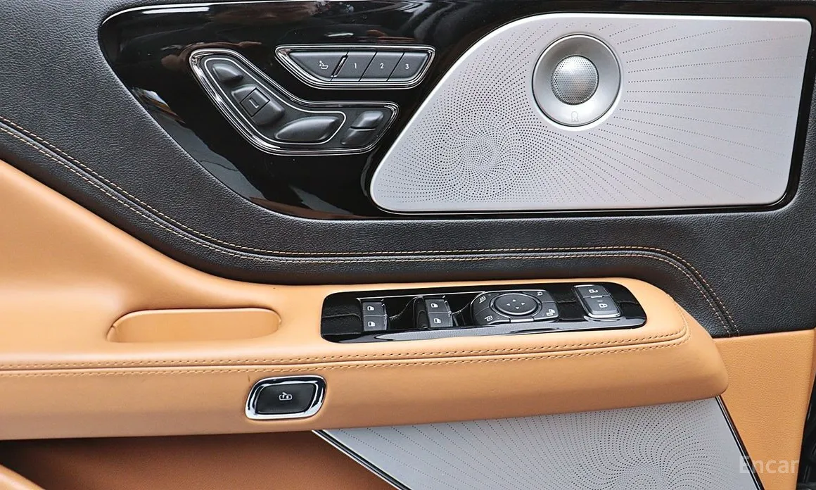 Фото 9 - Lincoln Aviator