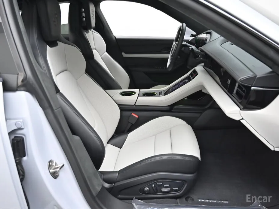 Фото 10 - Porsche Taycan