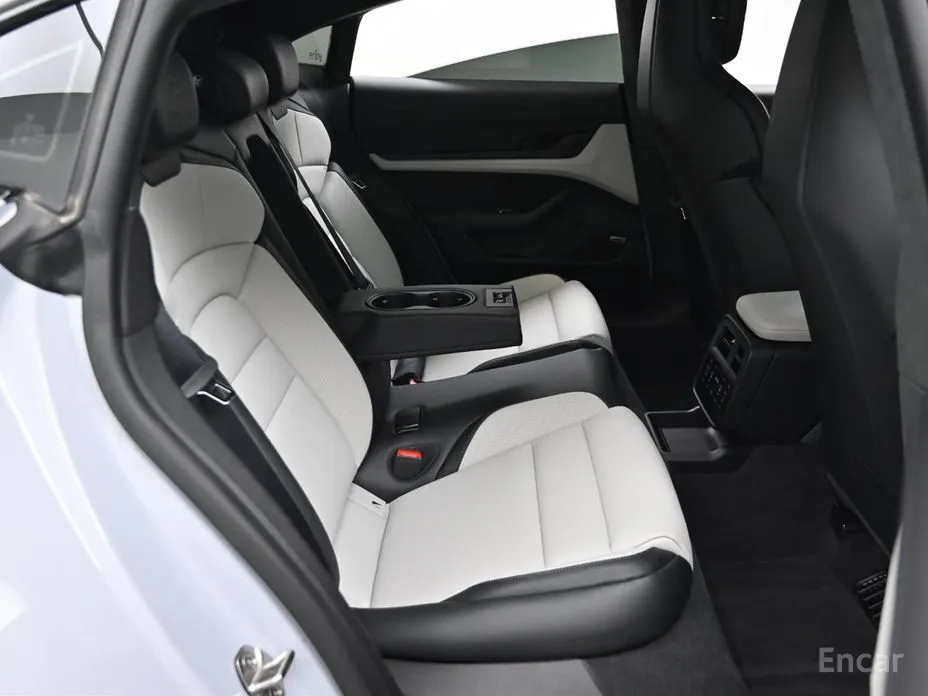 Фото 12 - Porsche Taycan