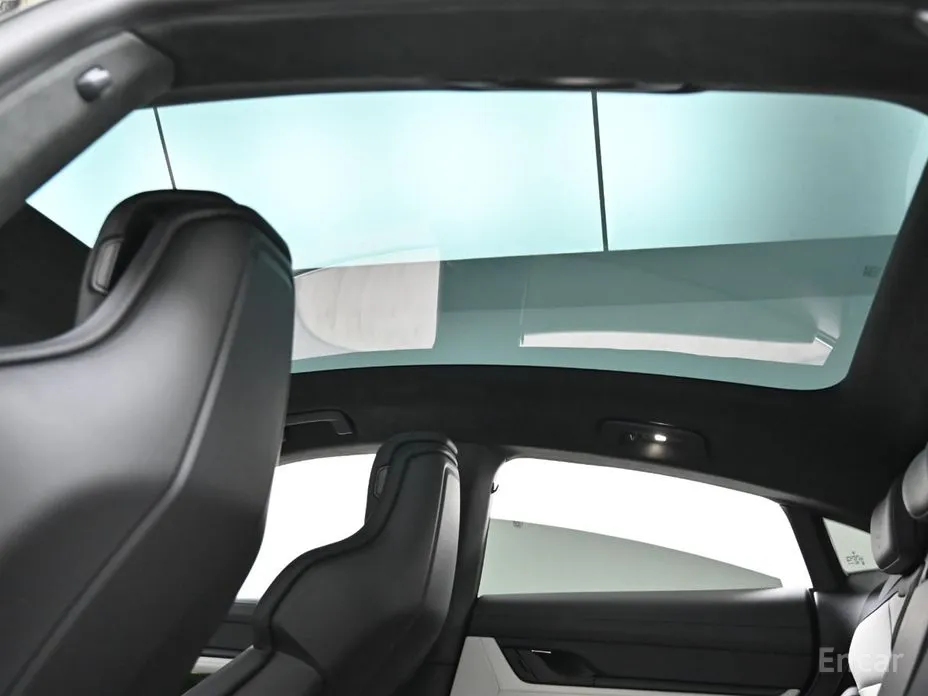 Фото 19 - Porsche Taycan