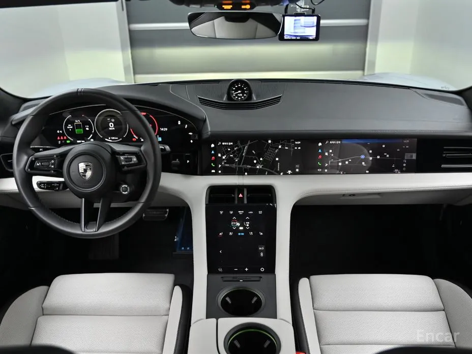 Фото 7 - Porsche Taycan