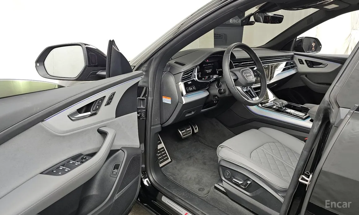 Фото 10 - Audi Q8