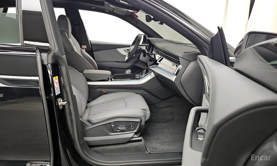 Фото 11 - Audi Q8