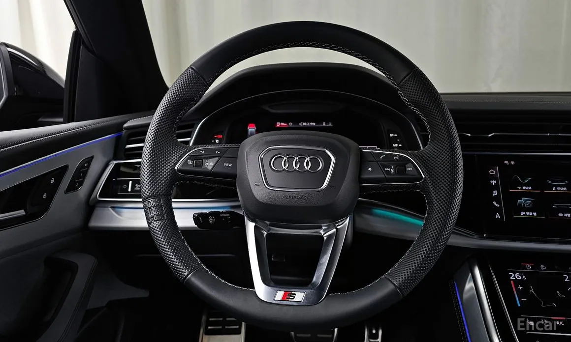 Фото 13 - Audi Q8