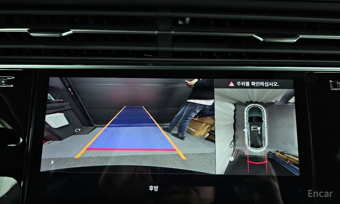 Фото 15 - Audi Q8